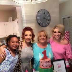 Meet your Posher, Laura